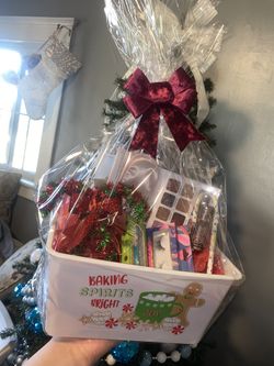 MAKEUP XMAS BASKET