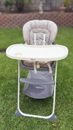 Foldable high chair . Good condition $25 firm in Fontana .