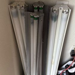Fluorescent light fixtures