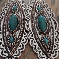 New Beautiful Slimated Torquiose Fashion Earrings  These Are 2.5 In  Mpu Dont Deliver Cash Only 