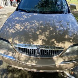 2005 Lincoln Town Car