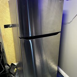 Stainless steel fridge with freezer