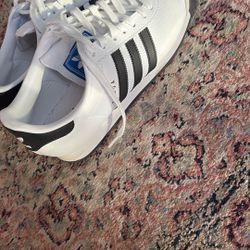 Adidas Samoa White With Black Stripes. Good For Everyday Wearing And Looks Great With Just About Everything You Want To Wear With It. 