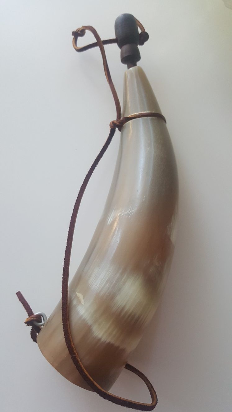 Decorative horn bottle