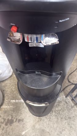 Bottom water dispensor only Cold works