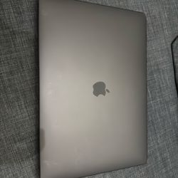MacBook Pro 15” with Touch Bar  Processor i7 Ram 16gb SSD 512gb Comes with case