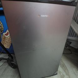 Hisense Small COOLER/Fridge