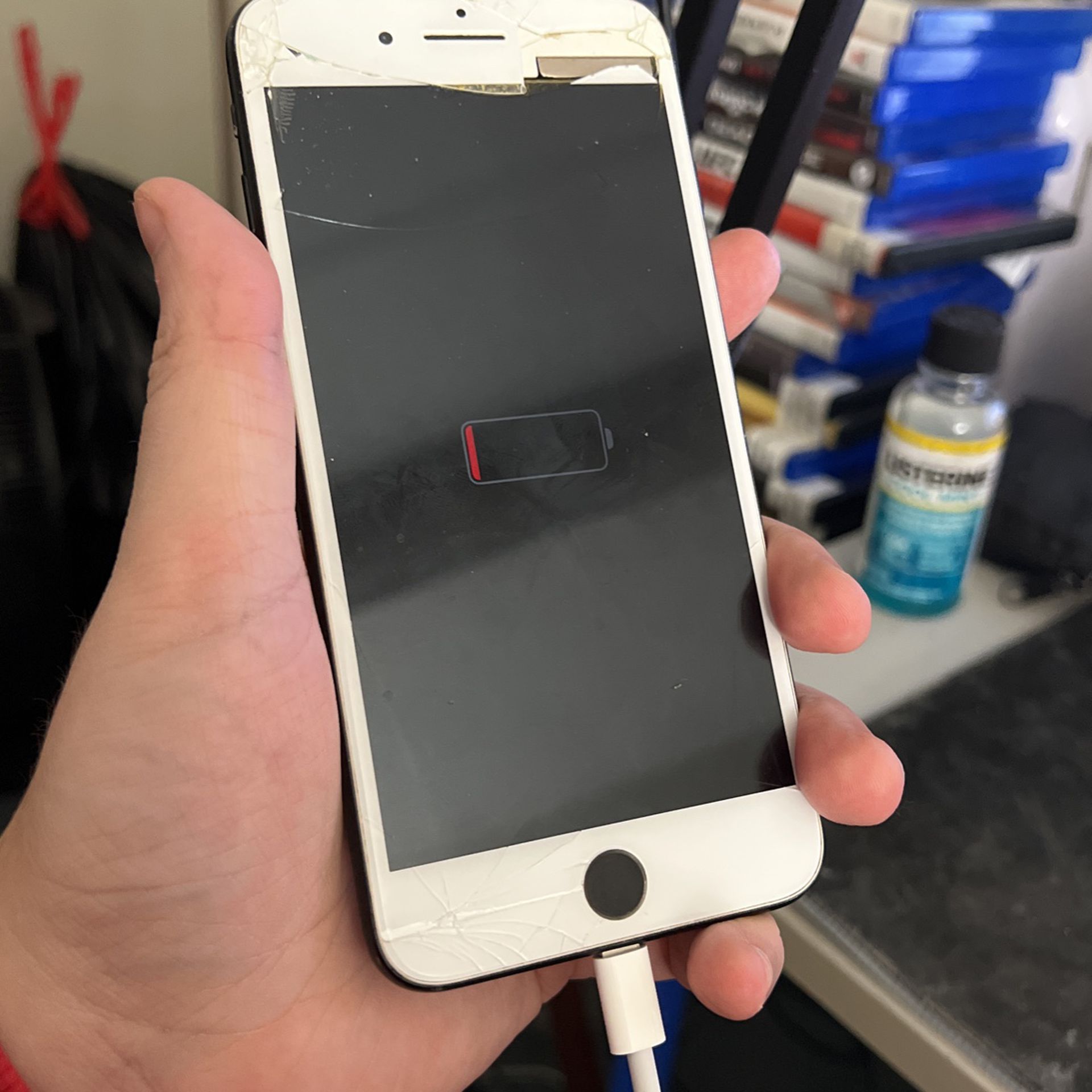 Broken iPhone 7 Plus (Still work’s needs a Charger) 