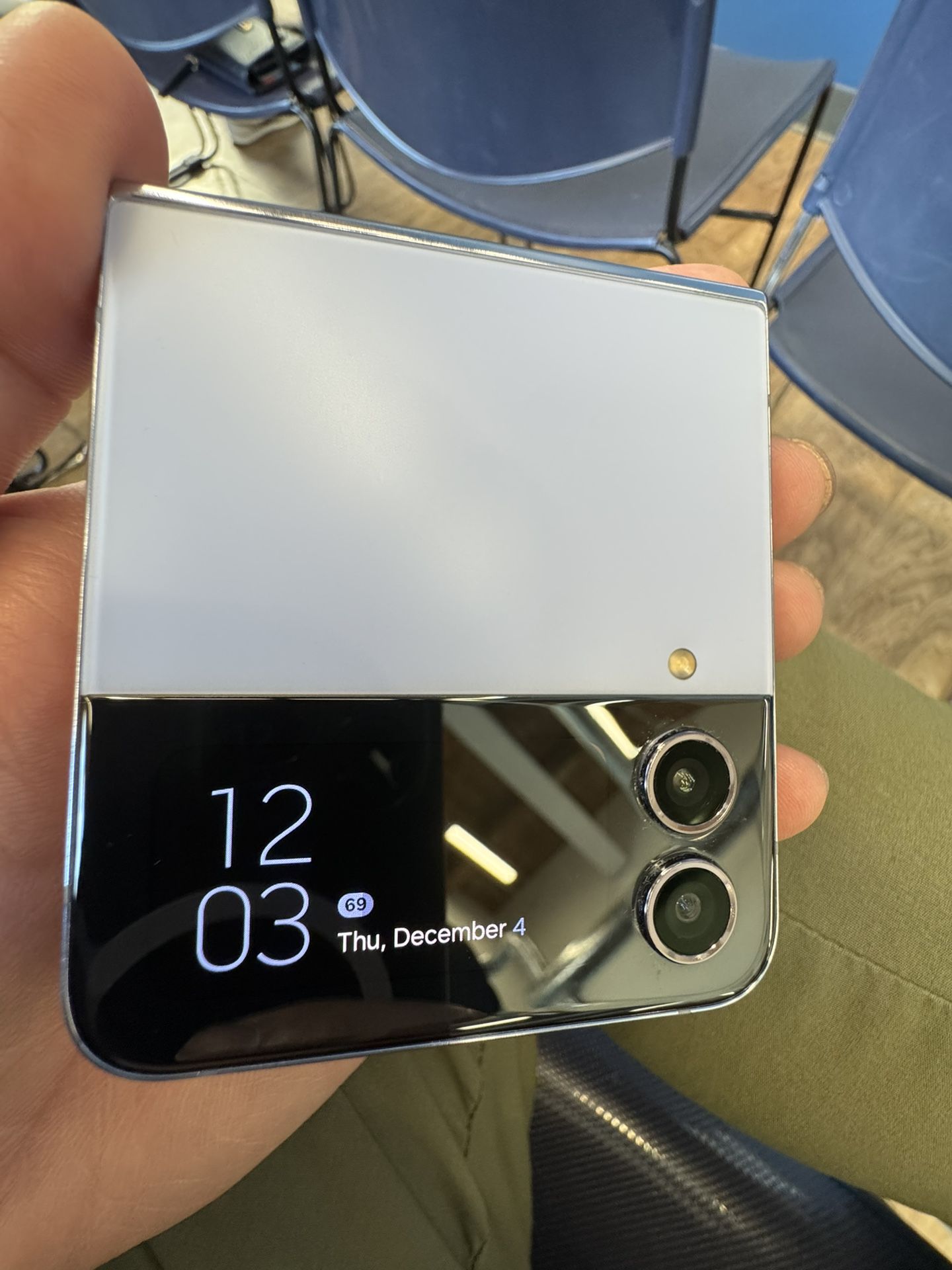 Samsung Galaxy Z Flip 4 5G. Sierra Blue. 256GB Factory Unlocked For All Carriers. In Perfect Condition.