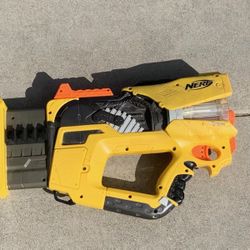 NERF N-Strike Enlist Engage Enforce 8 Round Ammo Dart Gun With 4 Round Strap On Each Side