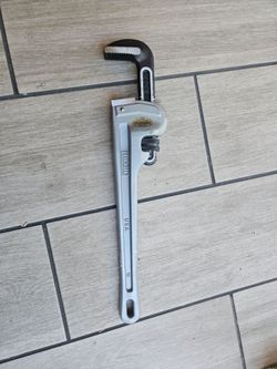 Ridged 18in aluminum wrench