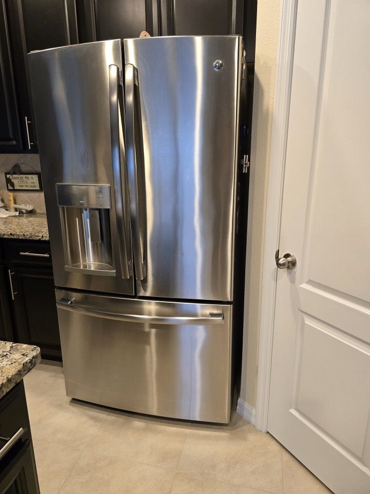 GE ENERGY STAR 25.7 Cu. Ft. French Door Refrigerator