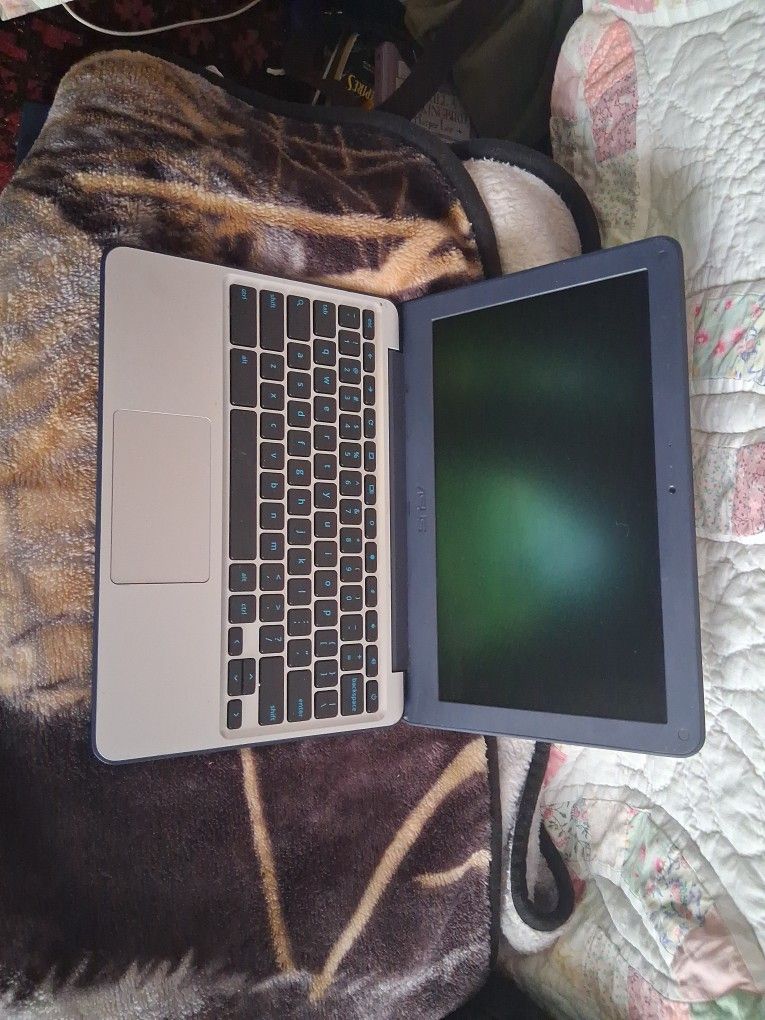 Asus Chromebook 500$ Original Only Asking 250 No Lowball