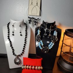 LOT VINTAGE,MATCHING BLACK SET INCLUDING HYPO ALLERGENIC
