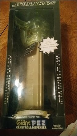 STAR WARS JEDI MASTER YODA Giant PEZ dispenser