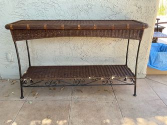 STURDY WICKER TABLE WITH BOTTOM SHELF