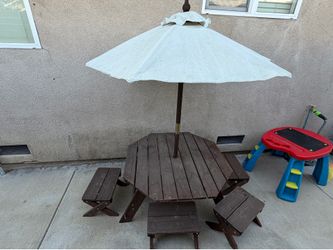 Kid Kraft picnic table