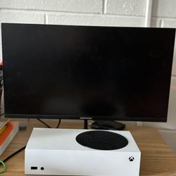 Xbox One Series s With Monitor And Microphone 