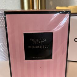 Victoria’s Secret Bombshell 