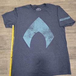 Mens Medium Aquaman Justice League TShirt