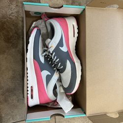 Nike Shoe 