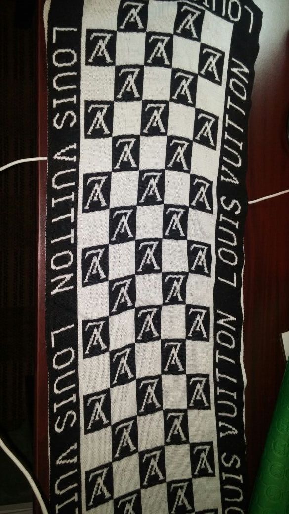 Louis Vuitton knit scarf