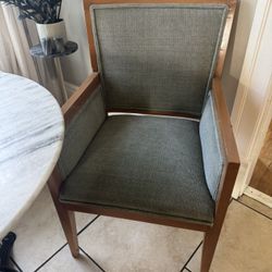 4 Dining Chairs 