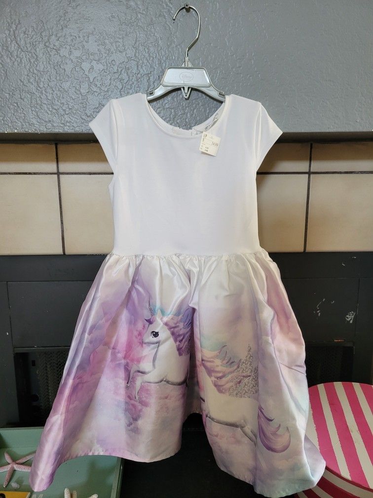 Unicorn Dress NEW. H&M.
Comes from pet friendly home.
Final sale on shipped items. Non-returnable.