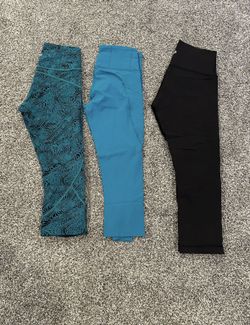 LuLuLemon Crop Leggings (3 Pairs)