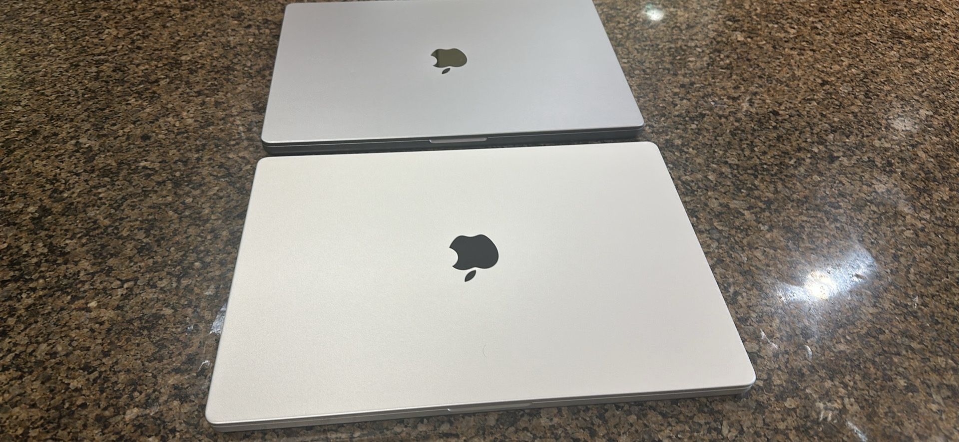 Apple macbook pro M1 16 inch 16 gb ram 500 ssd almsot new