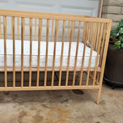 ** Beautiful Mini Wooden Crib/toddler Bed **
