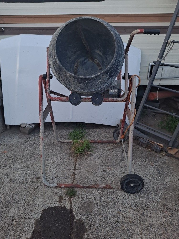 Red Lion Big Cat Comcrete Mixer