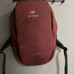 Arcteryx Blade 20 Backpack Maroon Travel Side Handle 