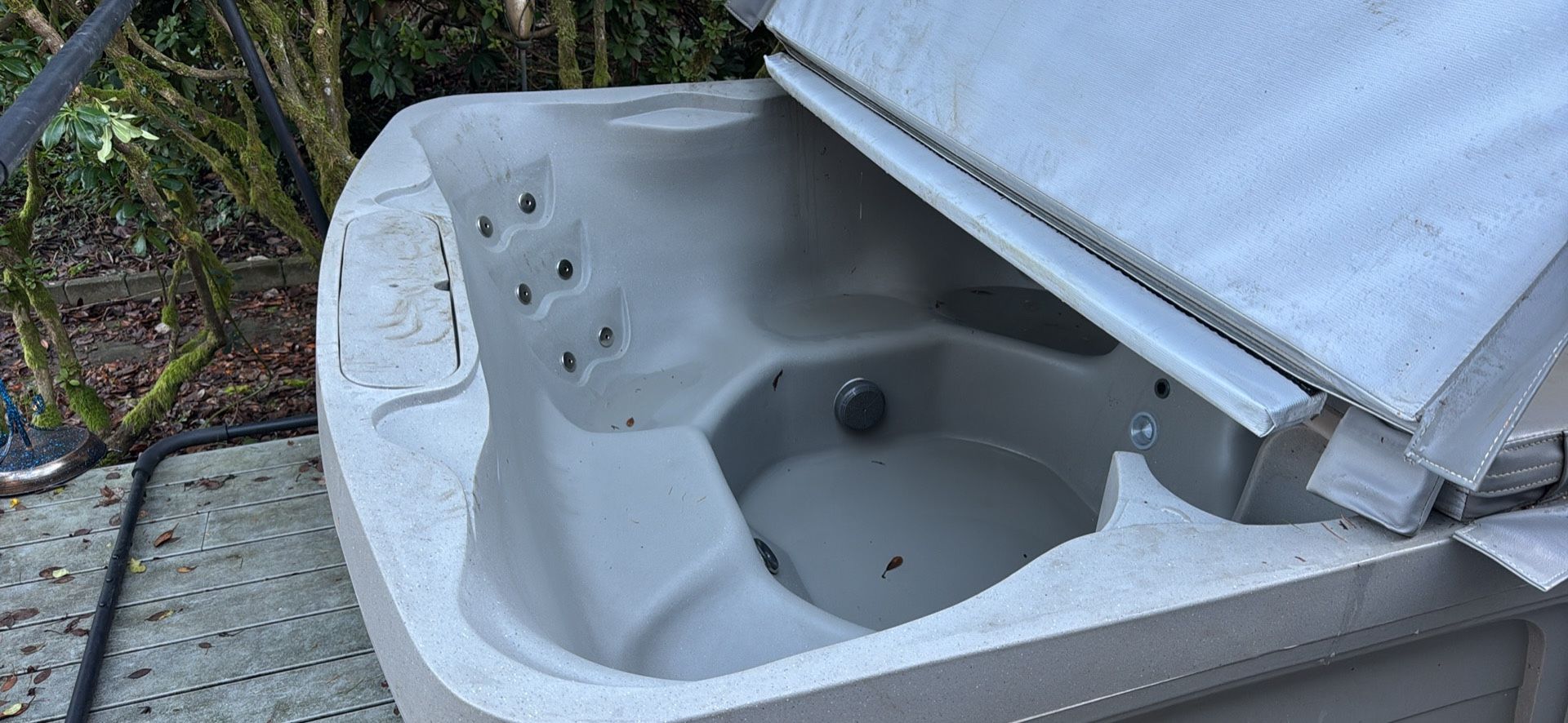 7 Person Hot Tub