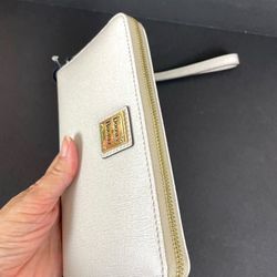 Dooney & Bourke Saffiano leather wallet wristlet Ivory
