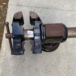BENCH VISE