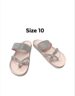 New women’s sandals size 10