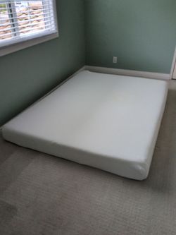 Queen size 10- inch Memory Foam. Protector included. Great working condition.