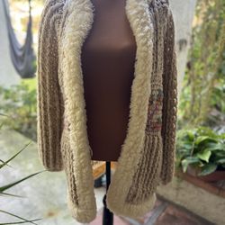 VTG Hand Knit junior accents Cozy Knit Cardigan with Faux Fur Trim