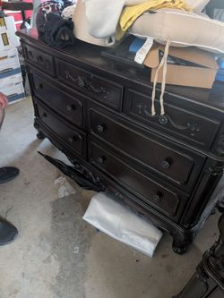 Dresser set