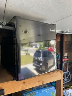 Black Office/ Bedroom Cube Fridge