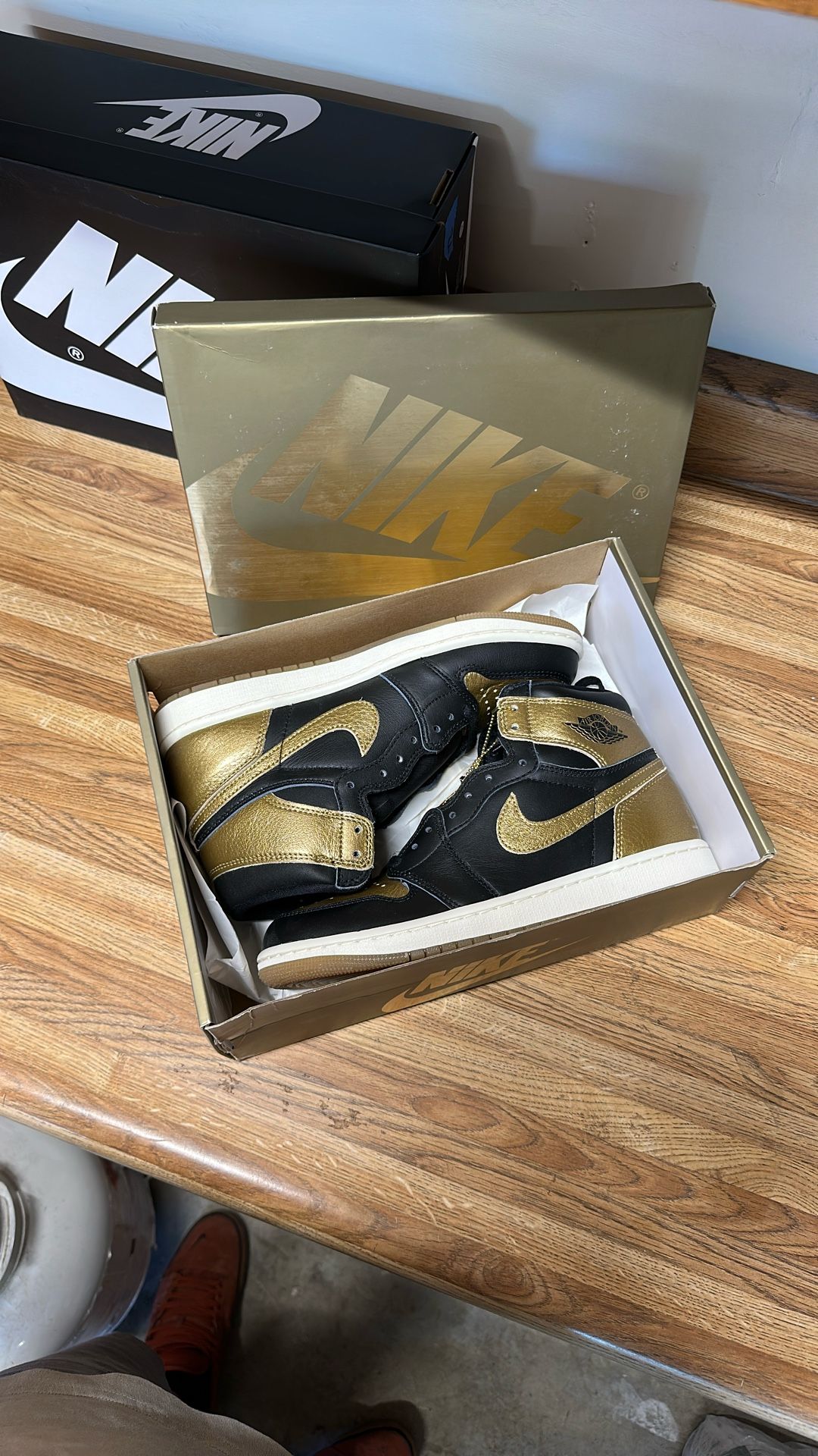 Nike Jordan 1 Men’s Black And Gold Sz 8