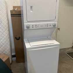 FRIGIDAIRE 27IN ELECTRIC LAUNDRY CENTER