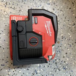 Milwaukee M12 12-Volt Lithium-lon Cordless Green 125 ft. Cross Line and Plumb Points Laser Level (Tool-Only)