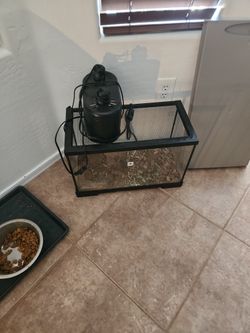 Fish/turtle Tank With Light