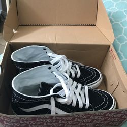 Sk8-Hi Tapered Black And White Vans