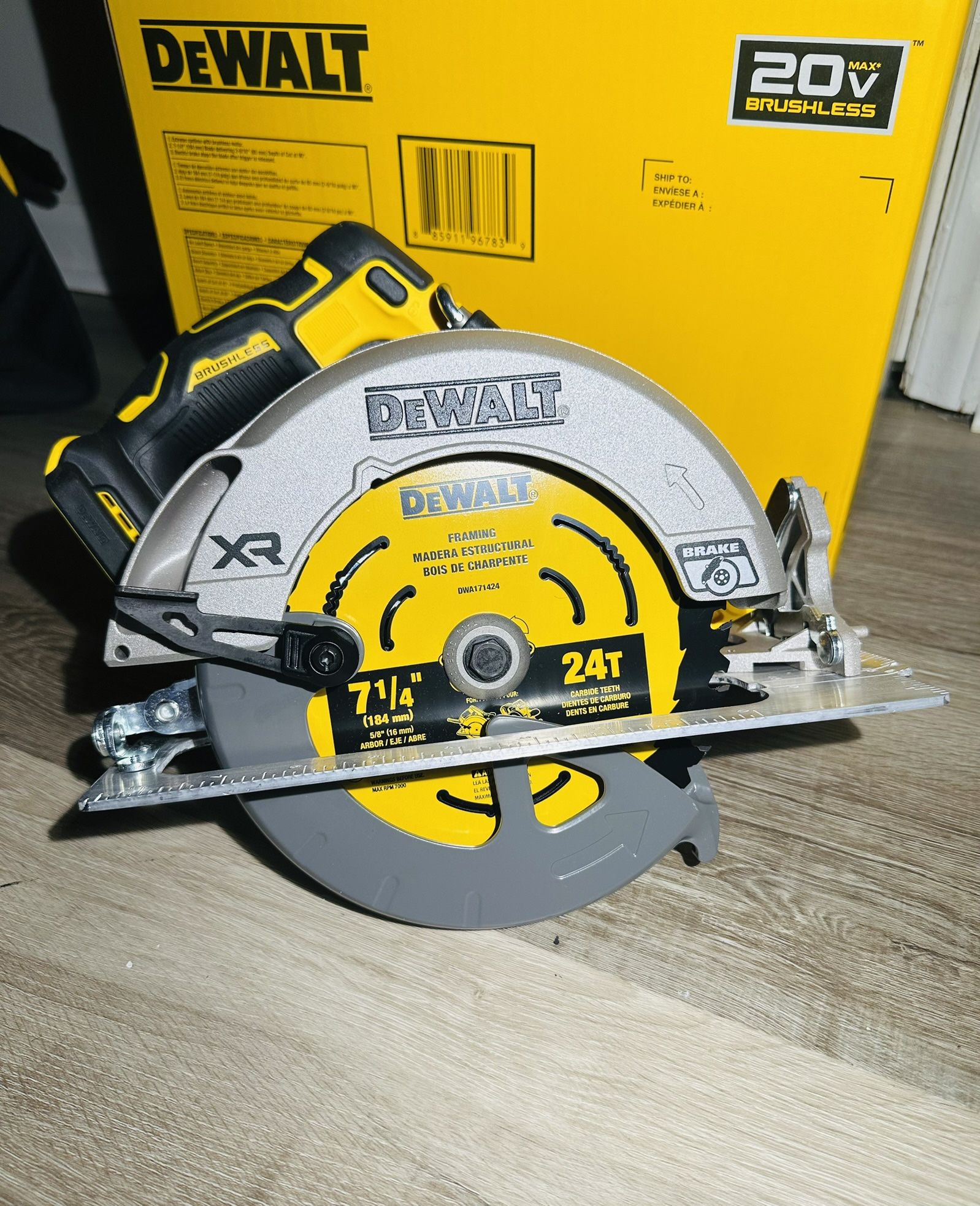 DEWALT 20V MAX XR Cordless Brushless 7-1/4 in. Circular Saw (Tool Only)