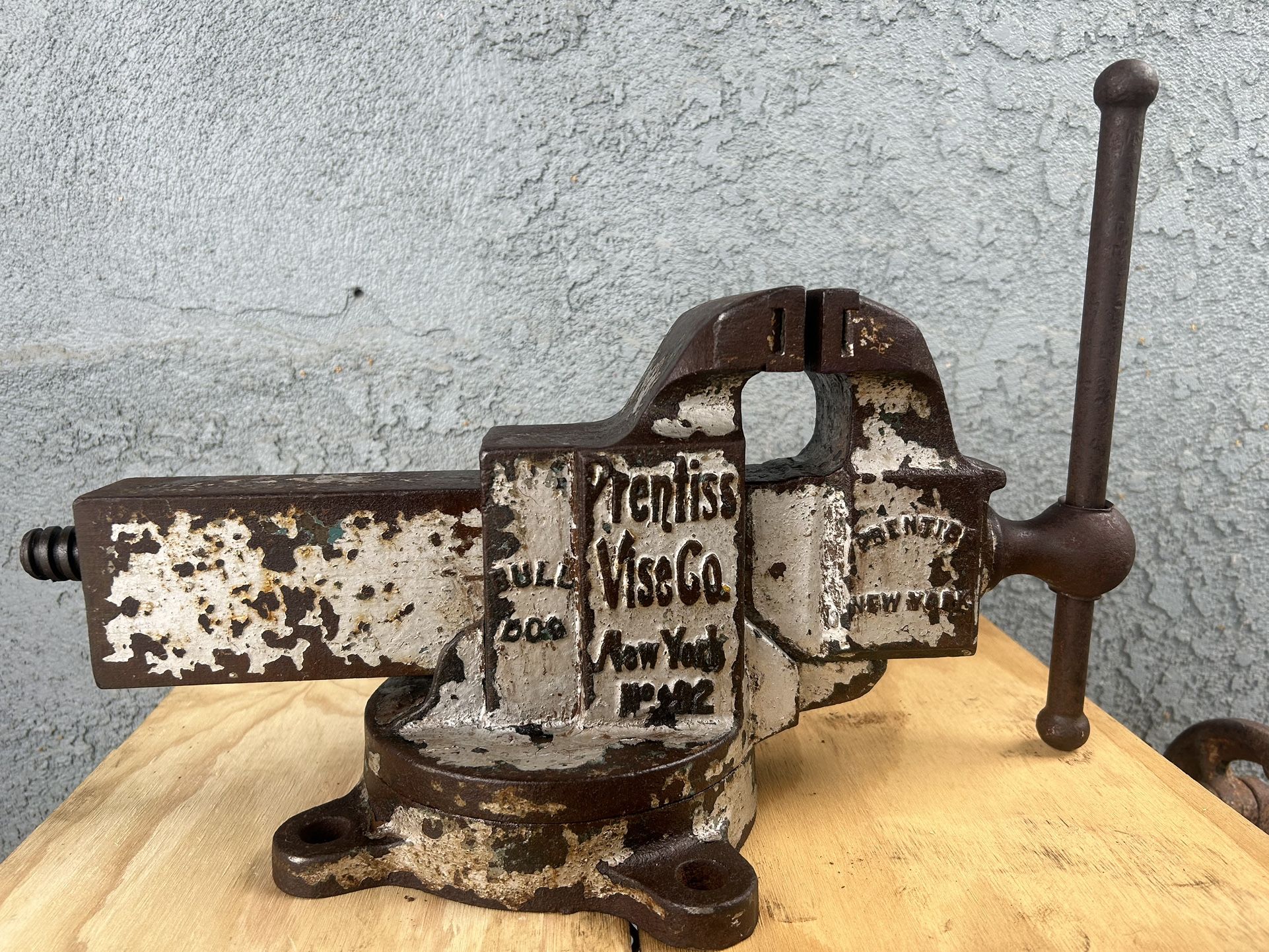 Antique Prentiss Vise Bull Dog