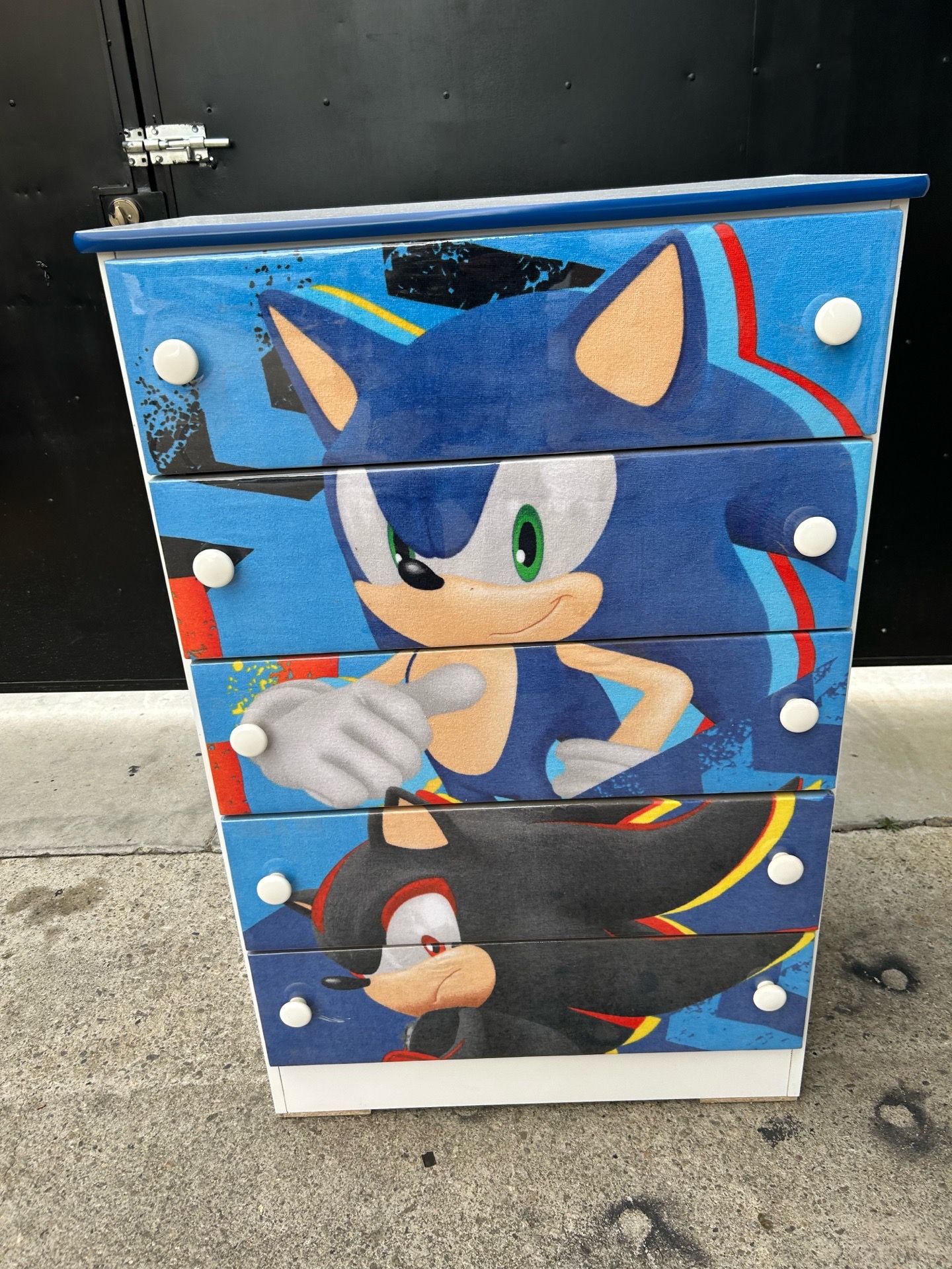 Sonic dresser available in different cartoon