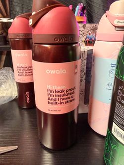 Owala FreeSip 32 oz Black Cherry